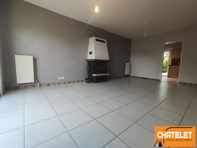 A louer maison de caractère 4 pièces avec garage et terrain clos Non meublée Bourg en Bresse