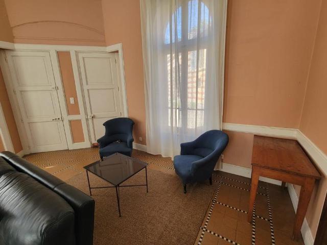 À LOUER – Maison de caractère meublée avec jardin privatif – IRIGNY