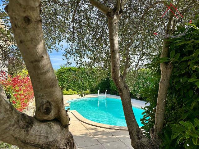 A louer Maison de plain pied avec piscine Camaret sur Aigues
