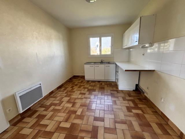 À LOUER MAISON FAMILIALE RESTIGNÉ