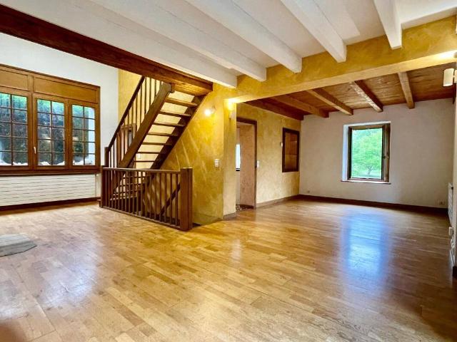 À LOUER – Maison individuelle avec grand jardin à Cervens