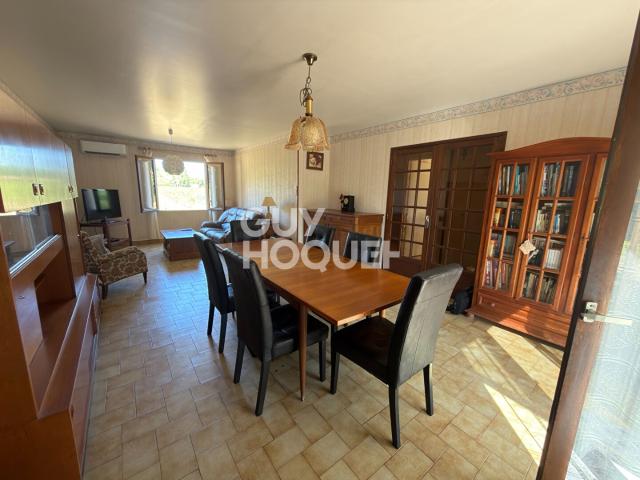 À LOUER MAISON INDIVIDUELLE DE PLAIN PIED AVEC GRAND JARDIN ET GARAGE À TRESQUES