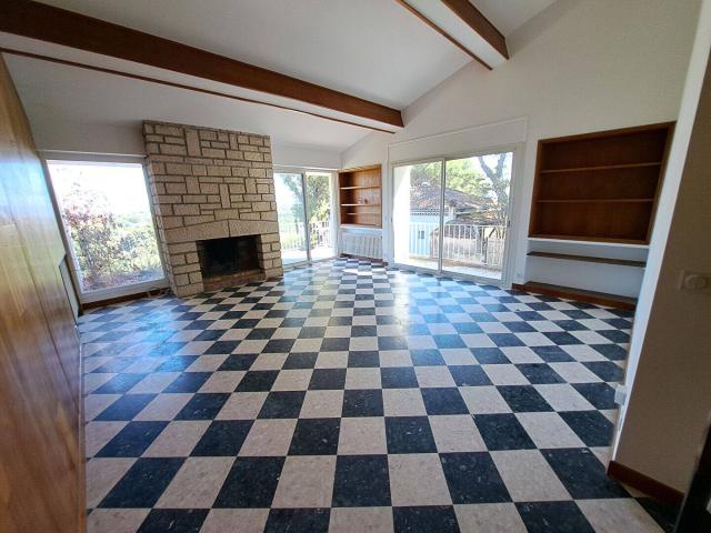 A louer Maison Les Angles 4 pièce s 122.92 m2 Piscine Gara