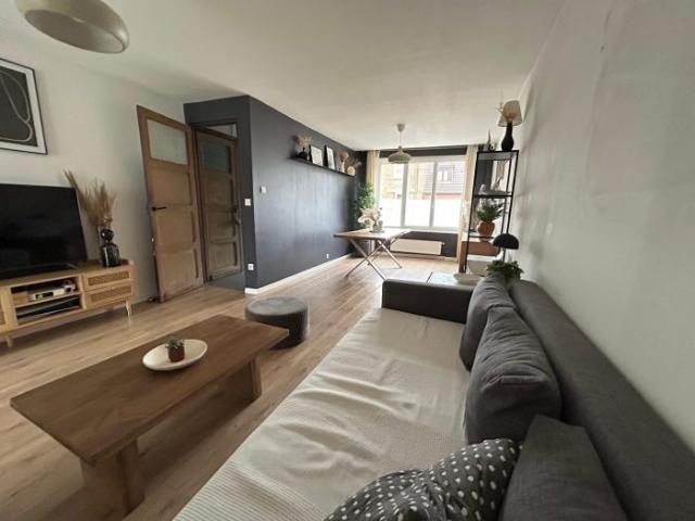 À louer Maison mitoyenne 2 côtés, 4 pièces située à Lille 59160