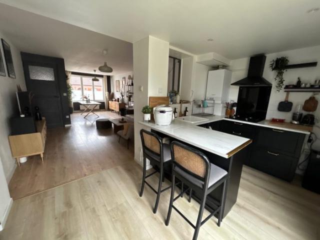 À louer Maison mitoyenne 2 côtés, 4 pièces située à Lille 59160