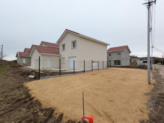 A LOUER MAISON NEUVE T4 AVEC JARDIN PRIVATIF ET GARAGE