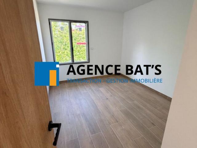 À louer Maison neuve T5 de 144 m² avec garage