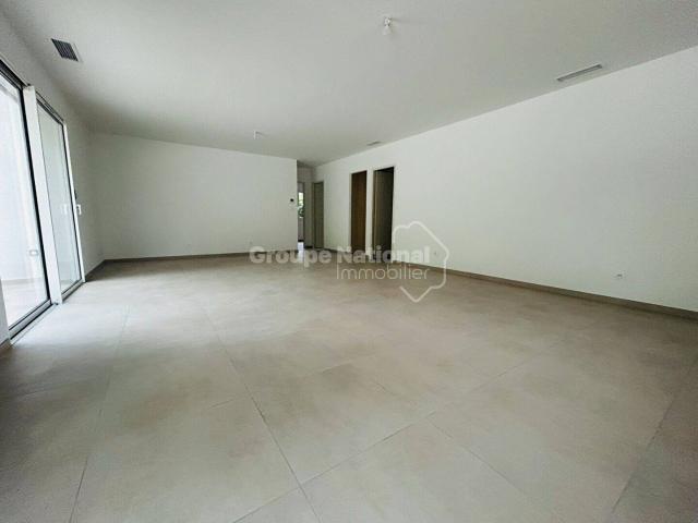 À louer Maison neuve de plain pied avec garage extérieur à Sa