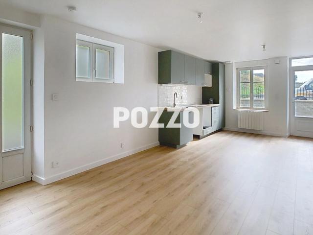 A LOUER Maison Pontorson 3 pièce s 53m2 centre ville place parking cour