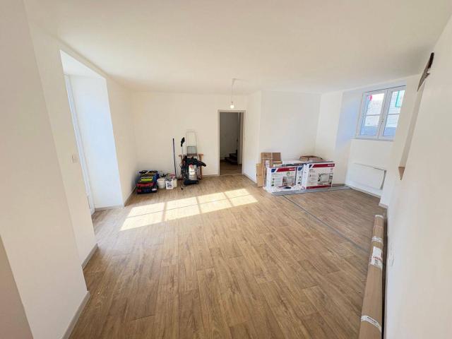 A LOUER Maison rénovée 4 pièces 106 m2 SAINT MAXIRE