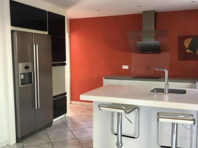 A LOUER Maison SAINT HERBLAIN Polyclinique T6 182 m2 + véranda Grand Garage Jardin Clos