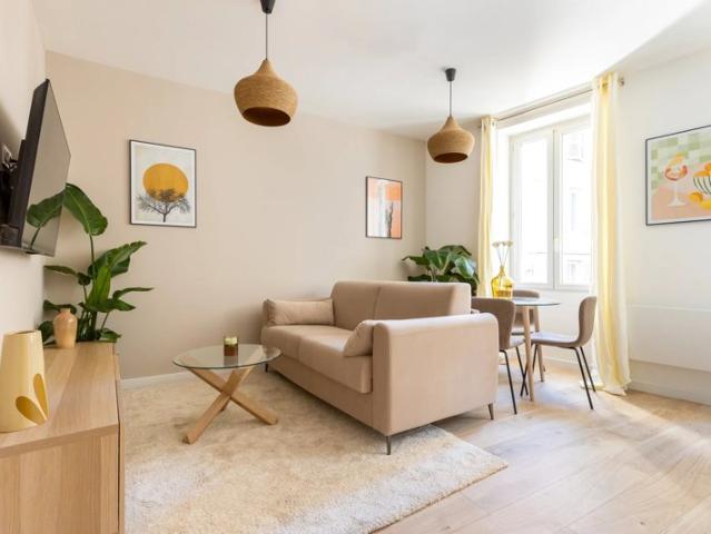 A Louer Marseille 13006 Prefecture / Palais de justice appartement T2 30m2 tout renové meublé