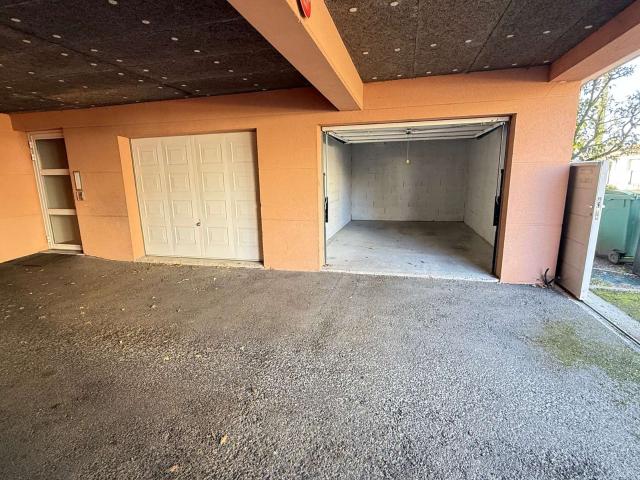 A LOUER. MÉRIGNAC Capeyron. BOX Fermé 15 m² dans Résidence Récente