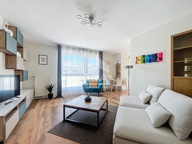 A louer meublé: 47m² + terrasse 22m² et parking