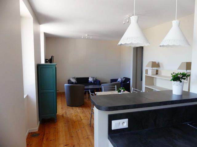 A LOUER MEUBLE A L ANNEE: appartement T4 79 m² à AGON COUTAINVILLE