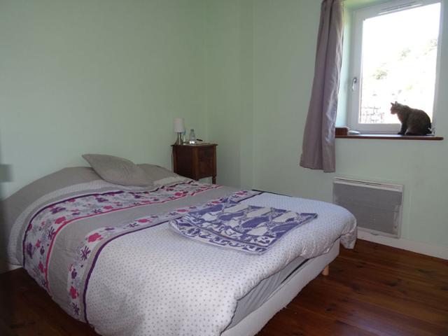 A LOUER MONT DOL CENTRE MAISON 2 CHAMBRES COUR FERMEE