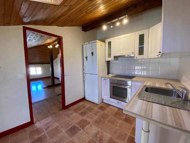 A LOUER MONTESQUIEU VOLVESTRE Appartement T2 bis 57 m ² avec cuisine équipée et mezzanine G686