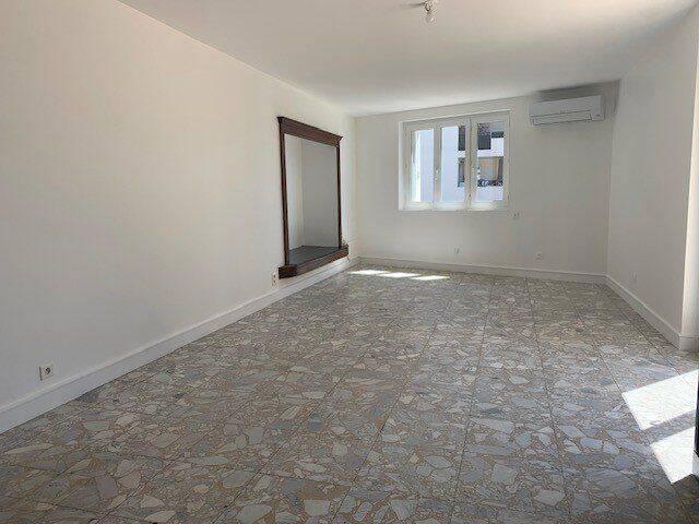A LOUER MONTPELLIER T3 RENOVE AVEC TERRASSE ET BOX
