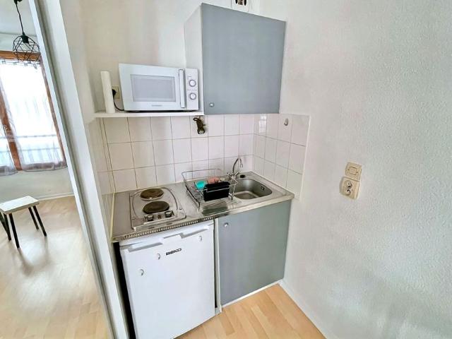A LOUER NANTES CANCLAUX MELLINET STUDIO MEUBLï¿½ PRATIQUE DE 18.32 Mï¿½