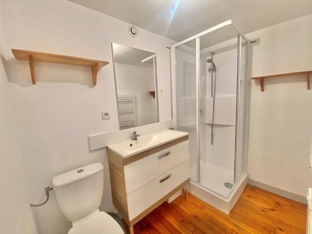 A LOUER NANTES PROCE BD DES ANGLAIS Appartement Type 1 bis en DUPLEX