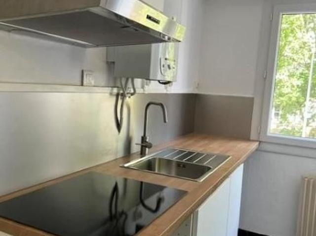 A LOUER NANTES ROND POINT DE PARIS Appartement T2 1ER ETAGE + CAVE ET GARAGE