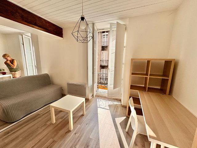 A LOUER NANTES ST CLEMENT Grand T1 Meublï¿½ IDEAL ETUDIANT