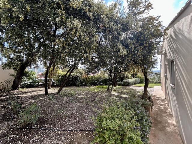 A LOUER NIMES CHU VILLA 4 CHBRES + JARDIN ET GARAGE DOUBLE