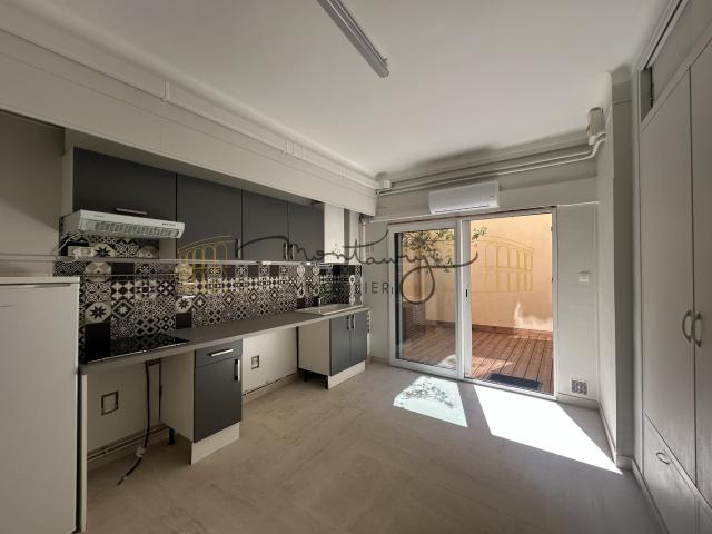 A LOUER NIMES P2 70M² RENOVE AVEC GRANDE TERRASSE