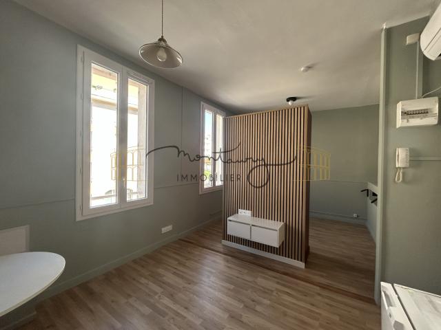 A LOUER NIMES STUDIO/P1 RENOVE ROUTE D'AVIGNON
