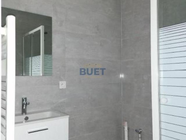 A LOUER au CENTRE VILLE Appartement RÉNOVÉ de.