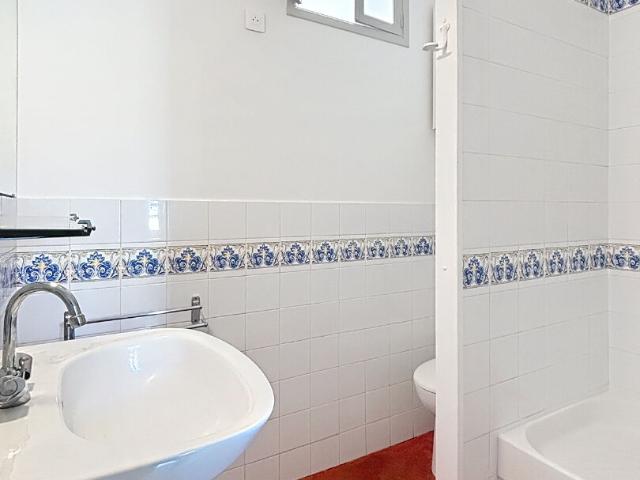 A LOUER AVIGNON 84000 INTRAMUROS: APPARTEMENT 2 PIECES NON MEUBLE QUARTIER RUE PAUL SAIN