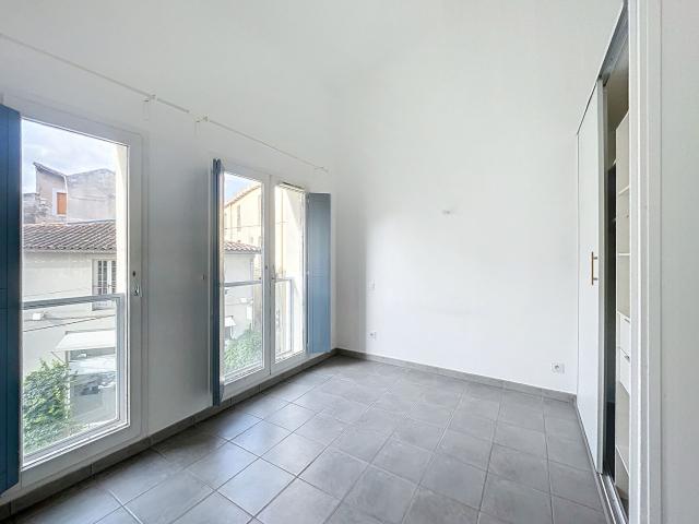 A LOUER AVIGNON 84000 RUE JOSEPH VERNET – T2 avec ascenseur – non meublé