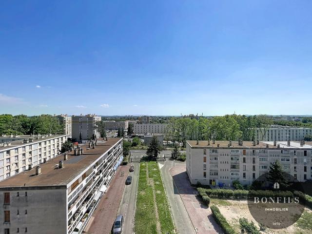 A LOUER AVIGNON EXTRA MUROS 84000 – PREMIÈRE CEINTURE – T3 non meublé – Ascenseur – Terrasse – Parking