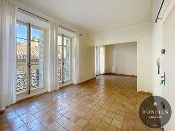 A LOUER AVIGNON INTRA MUROS 84000: appartement 2 pièces à louer secteur Vernet !