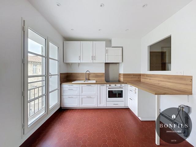 A LOUER AVIGNON INTRA MUROS 84000: T3 en dernier étage – refait à neuf – 56m²