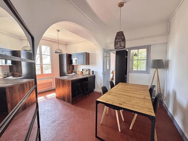 A LOUER AVIGNON INTRA MUROS 84000: un appartement 2 pièces