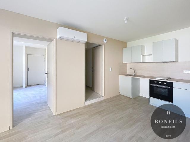 A LOUER AVIGNON INTRAMUROS 84000: T2 – non meublé – rénové climatisé – vue jardin – rare !