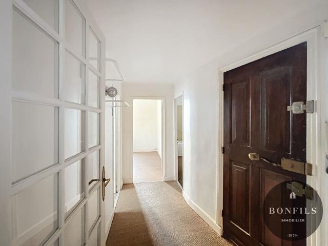 A LOUER AVIGNON INTRAMUROS 84000: T4 non meublé au charme de l'ancien 2chambres 690€CC