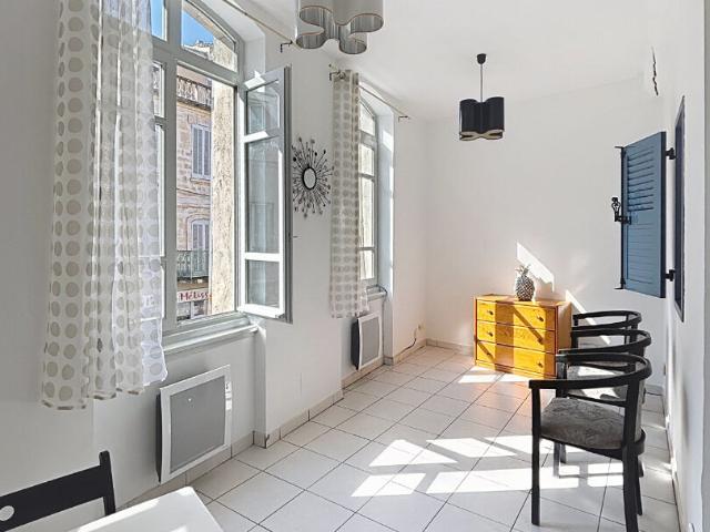 A LOUER AVIGNON INTRAMUROS 84000: appartement 1 pièce bis – meublé – secteur carreterie