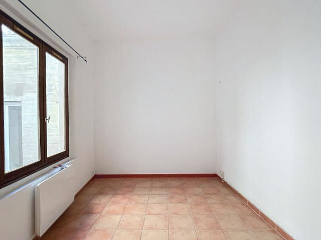 A LOUER AVIGNON INTRAMUROS 84000: Appartement Avignon 1 pièce 29.90 m2 Rue des Lices
