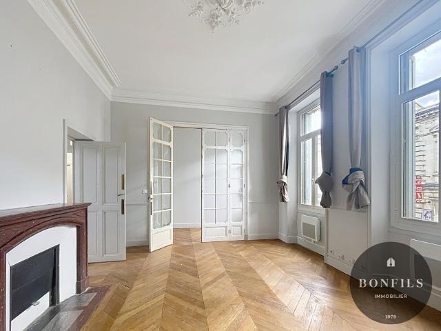 A LOUER AVIGNON INTRAMUROS 84000: Appartement non meublé – 4 pièces – 1er étage – charme de l’ancien !