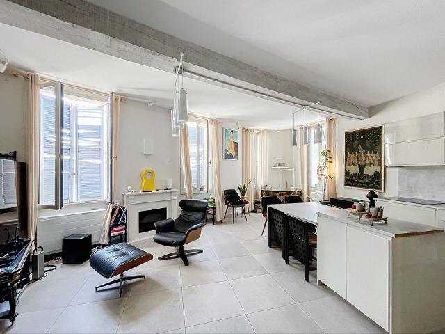 A LOUER AVIGNON INTRAMUROS 84000: charmant appartement 3pièces non meublé 75.40m² cuisine équipée !