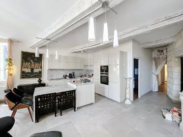 A LOUER AVIGNON INTRAMUROS 84000: charmant appartement 3pièces non meublé 75.40m² cuisine équipée !