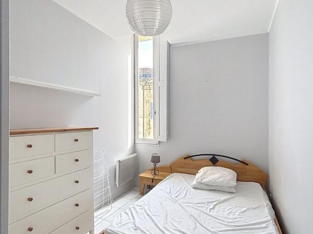 A LOUER AVIGNON INTRAMUROS 84000: lumineux appartement 1 pièces BIS meublé !