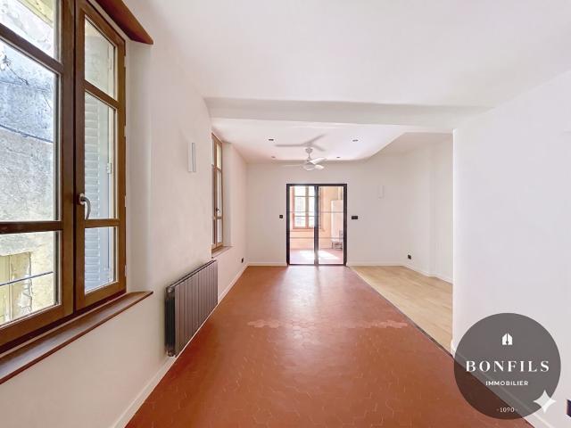 A LOUER AVIGNON INTRAMUROS – SECTEUR CORPS SAINTS 84000: appartement 3 pièces en dernier étage avec terrasse !