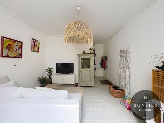 A LOUER AVIGNON RUE JOSEPH VERNET 84000: T3 ascenseur box