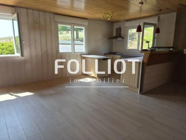 A LOUER A 15 min de VIRE MAISON T3 SITU�E DANS CADRE CALME ET AGR�ABLE