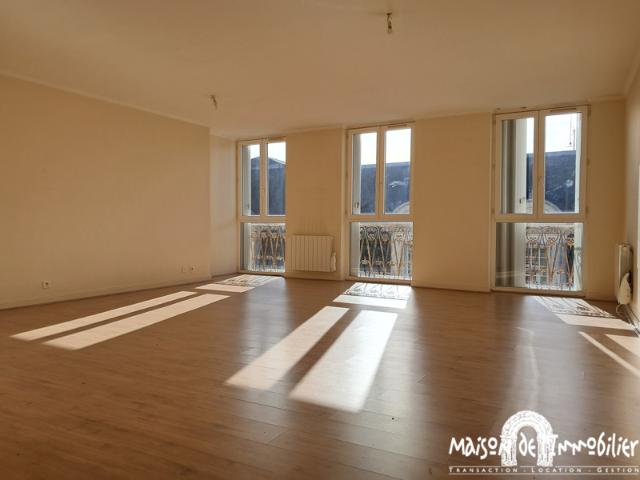 A louer à COGNAC Appartement 3 pièces 93m2 Parking