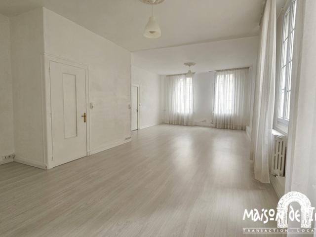 A louer à COGNAC Centre ville Spacieux appartement 6 pièce
