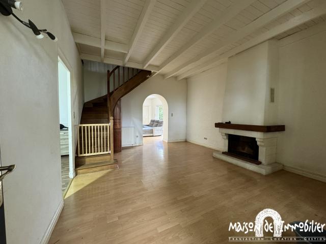A louer à COGNAC Quartier St Jacques Maison meublée de 6 pièces 156m2 Jardin clos